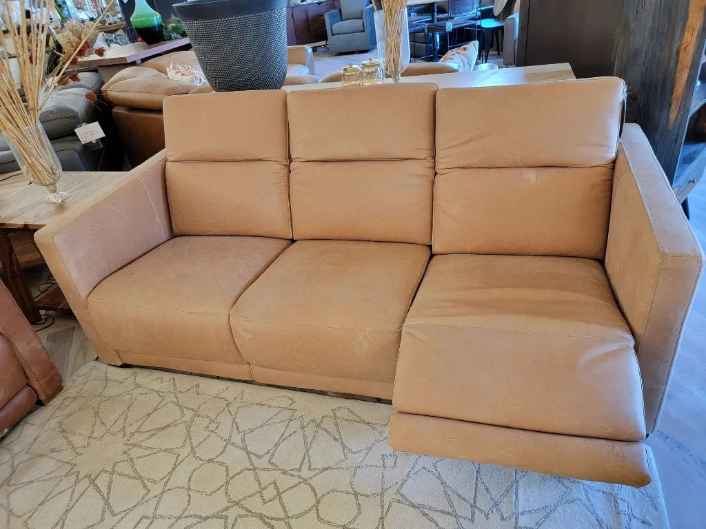 Lotus-reclining-sofa-leather.webp