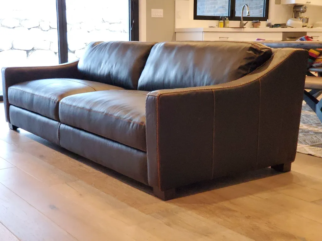 Lindenburg-leather-sofa.webp